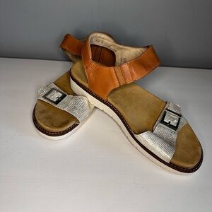 REMONTE leather sandals - size 8 (39) EUC silver & tan